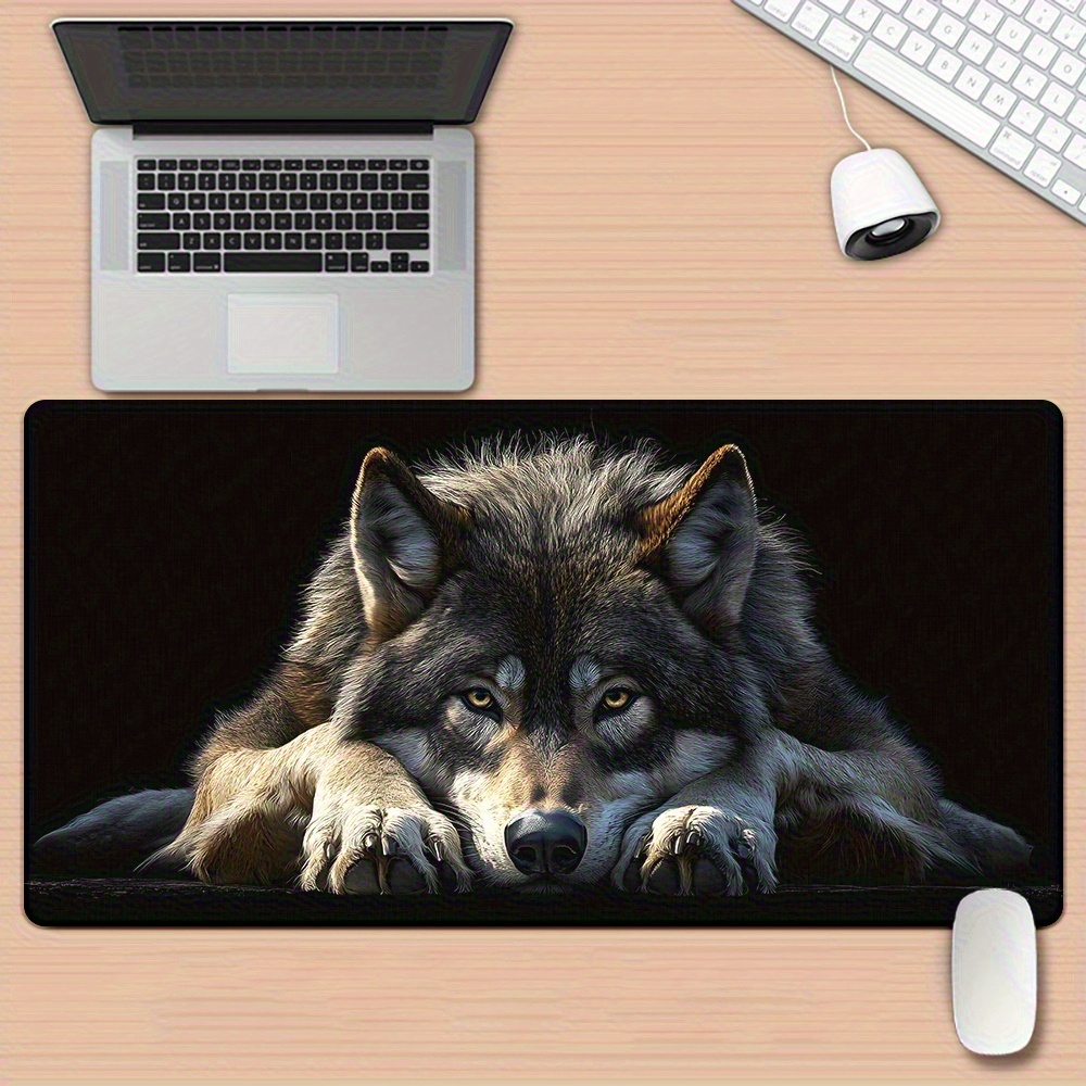 Wild Grey Wolf on Black Backgr - Desk Setup Background recensie en prijs