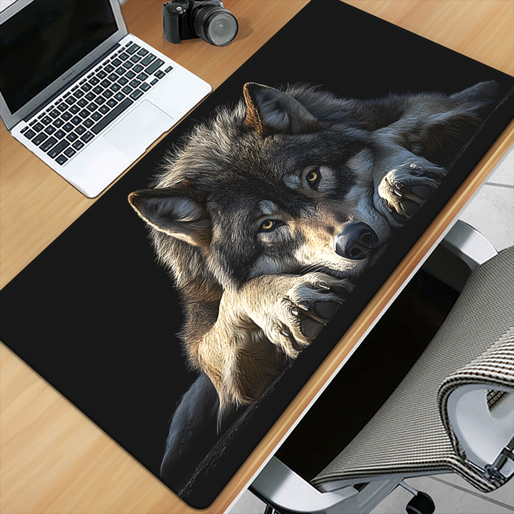 Wild Grey Wolf on Black Backgr - Desk Setup Background recensie en prijs